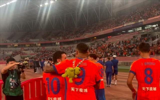 判犯规的场, 大输球比分, 外籍裁判执 判犯规的场, 大输球比分, 外籍裁判执