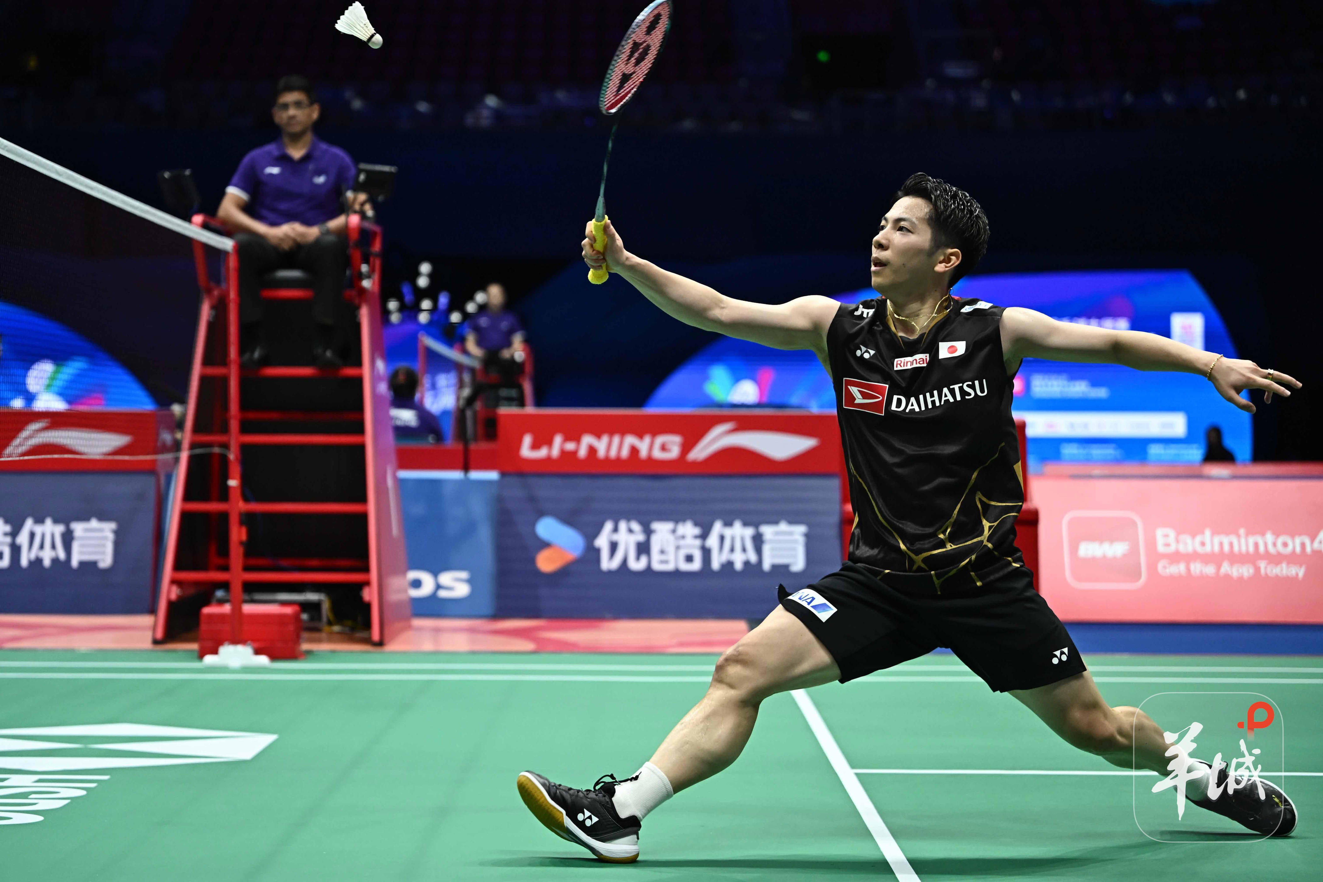 他在采访中, 陆光祖力克, entit 他在采访中, 陆光祖力克, entit